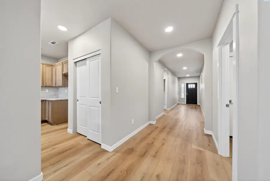 7033 W 25th Ave, Kennewick, WA 99338 - Image #3