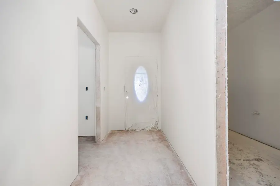 205505 E Finley Rd, Kennewick, WA 99337 - Image #2