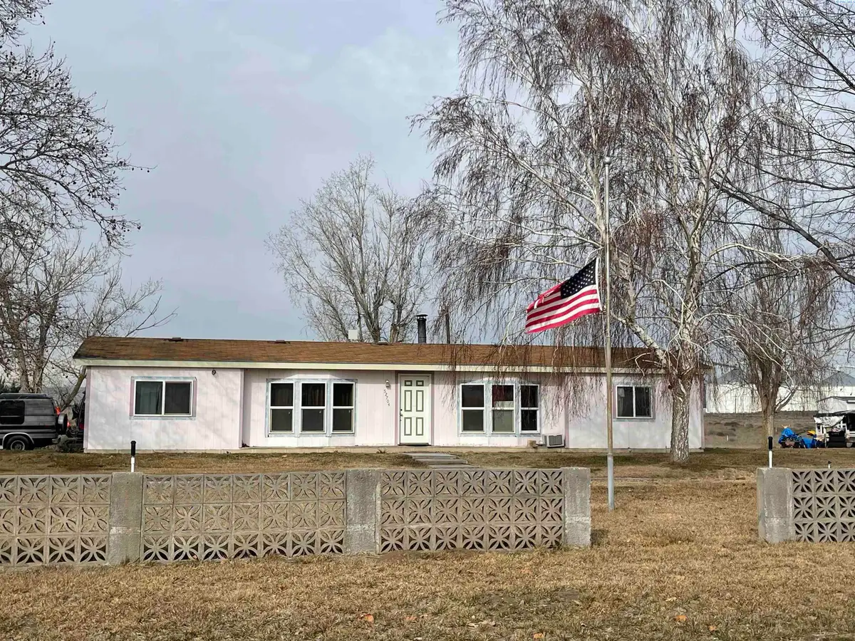 52704 E Christy Rd, Plymouth, WA 99346 - Image #1