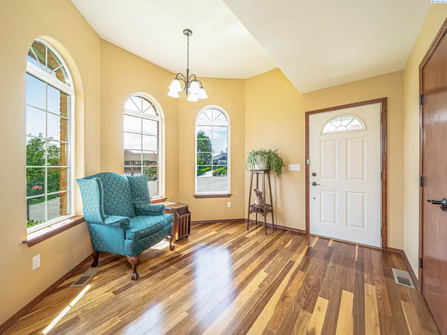 9203 Yakima Ct, Yakima, WA 98908-0000 - Image #2