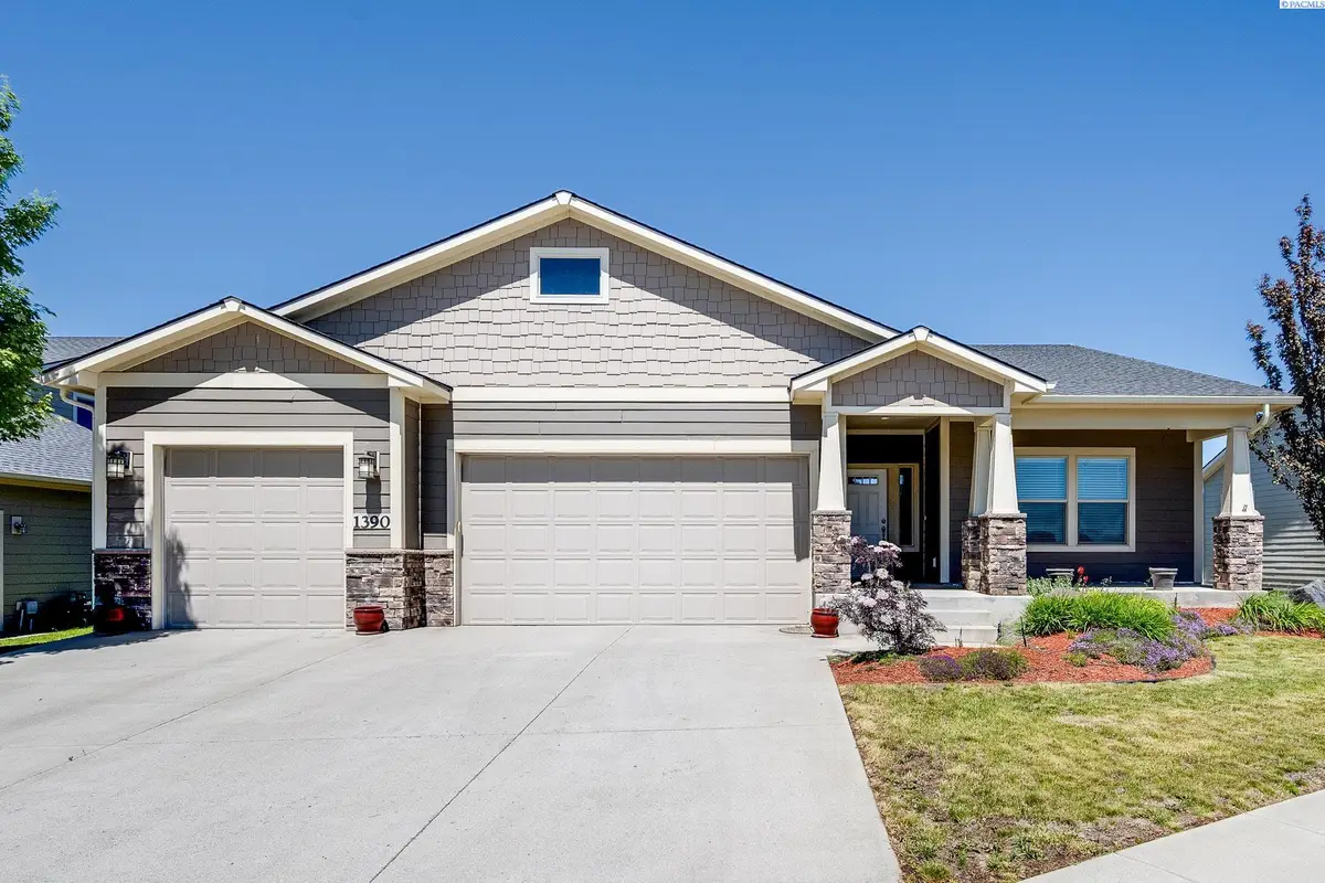 1390 SW Panorama Dr, Pullman, WA 99163 - Image #1