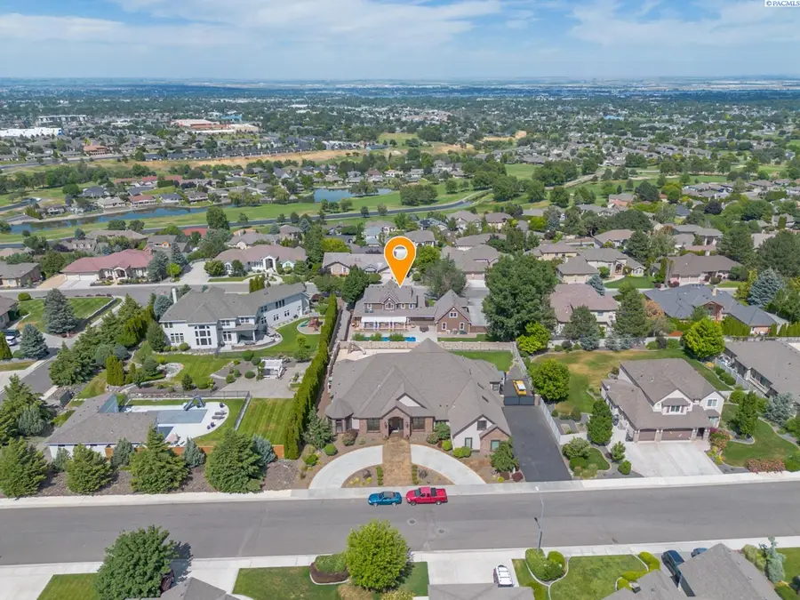3905 W 43rd Avenue, Kennewick, WA 99337 - Image #2