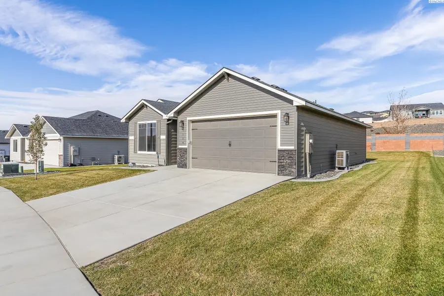 7154 W 28th Pl, Kennewick, WA 99338 - Image #3