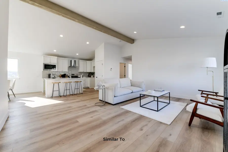 1615 Castlewood Ct, Grandview, WA 98930 - Image #2