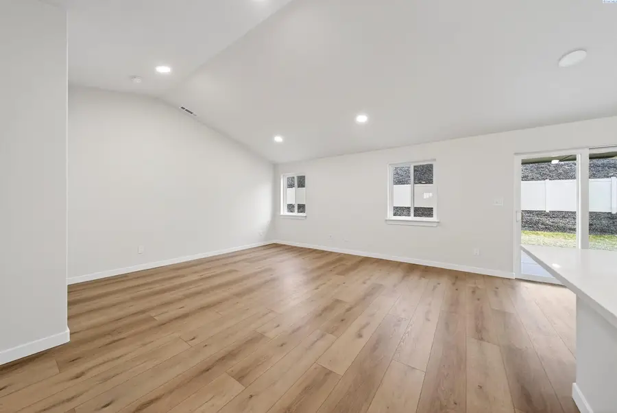 7010 W 25th Ave, Kennewick, WA 99338 - Image #3