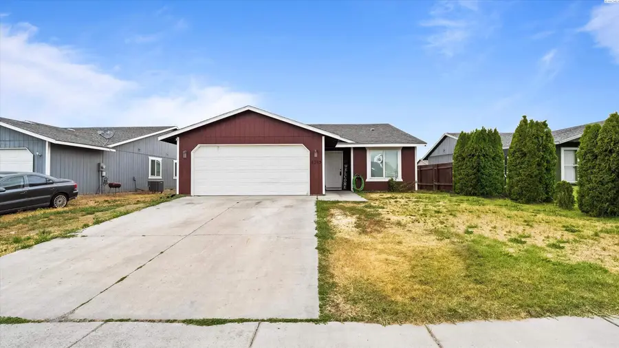 1315 E Gemstone St., Othello, WA 99344 - #2