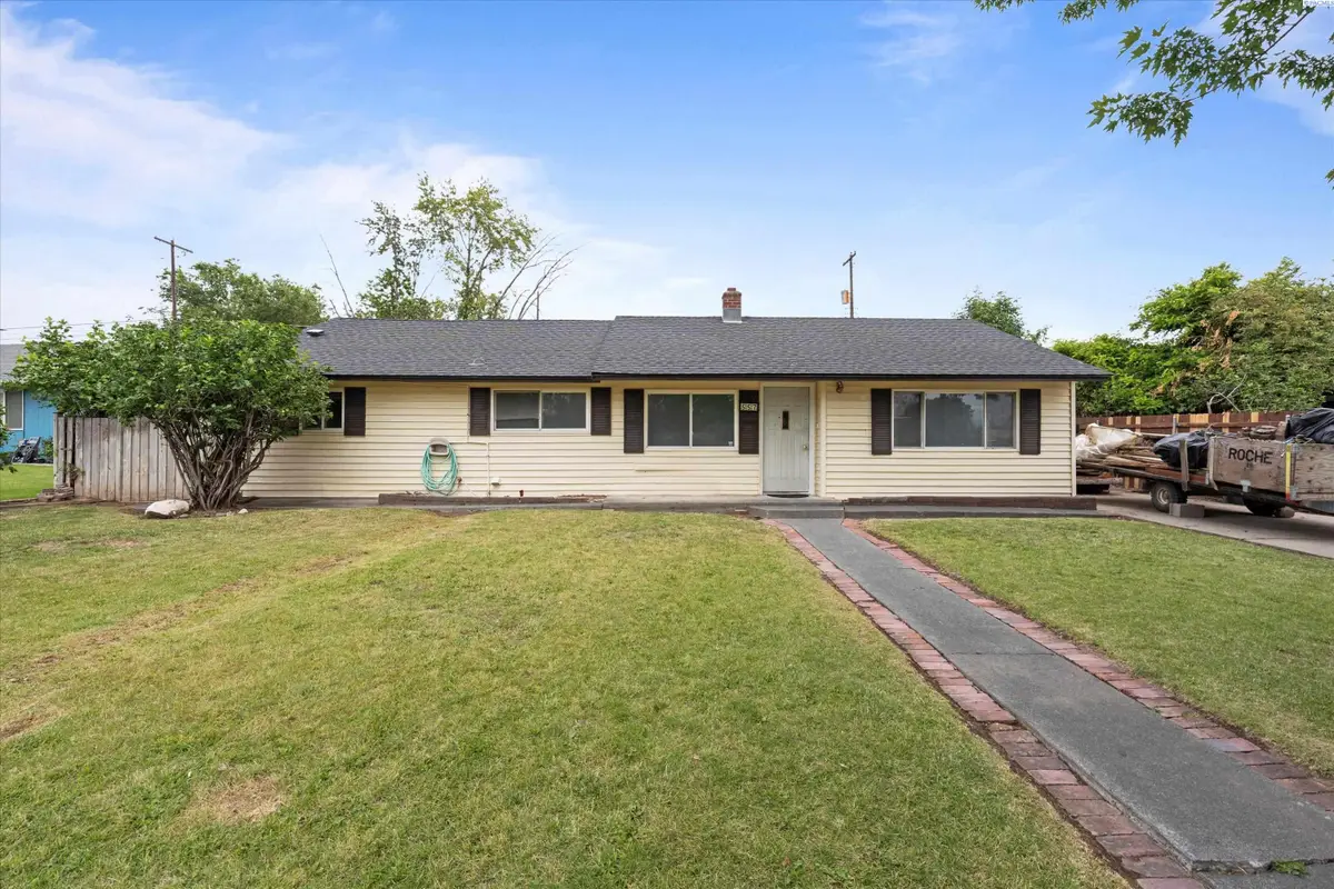 557 S 4th Avenue, Othello, WA 99344 - #1