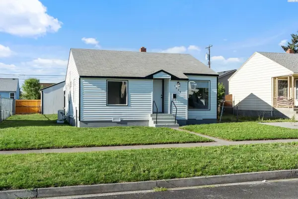 1020 W Park St, Pasco, WA 99301