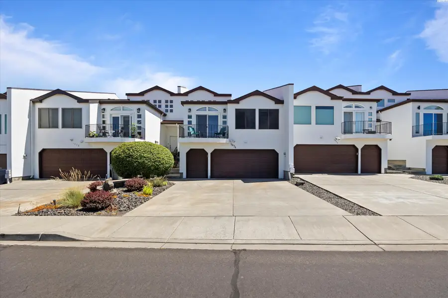 1934 Fairway Dr, Richland, WA 99352 - Image #2