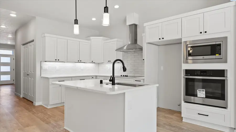 1313 Kalani Ct, West Richland, WA 99353 - Image #2