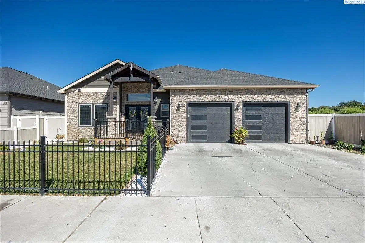 308 Ivone Dr, Sunnyside, WA 98944 - Image #1