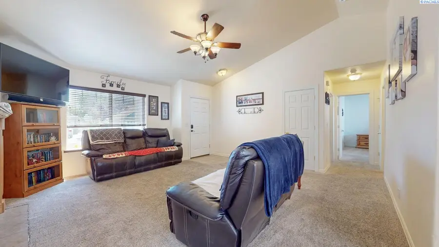 4010 S Palouse, Kennewick, WA 99337 - Image #2