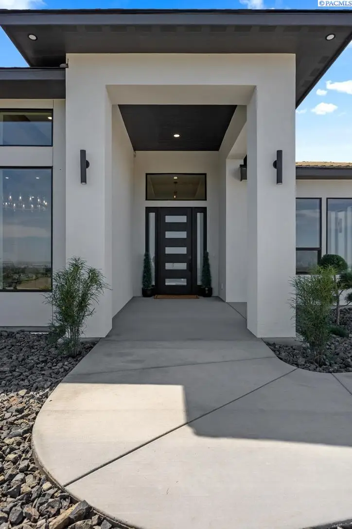 5265 S Quincy Pl, Kennewick, WA 99337 - Image #2