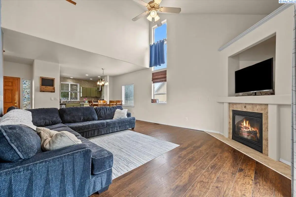 3701 W 20th Ave, Kennewick, WA 99338 - Image #1