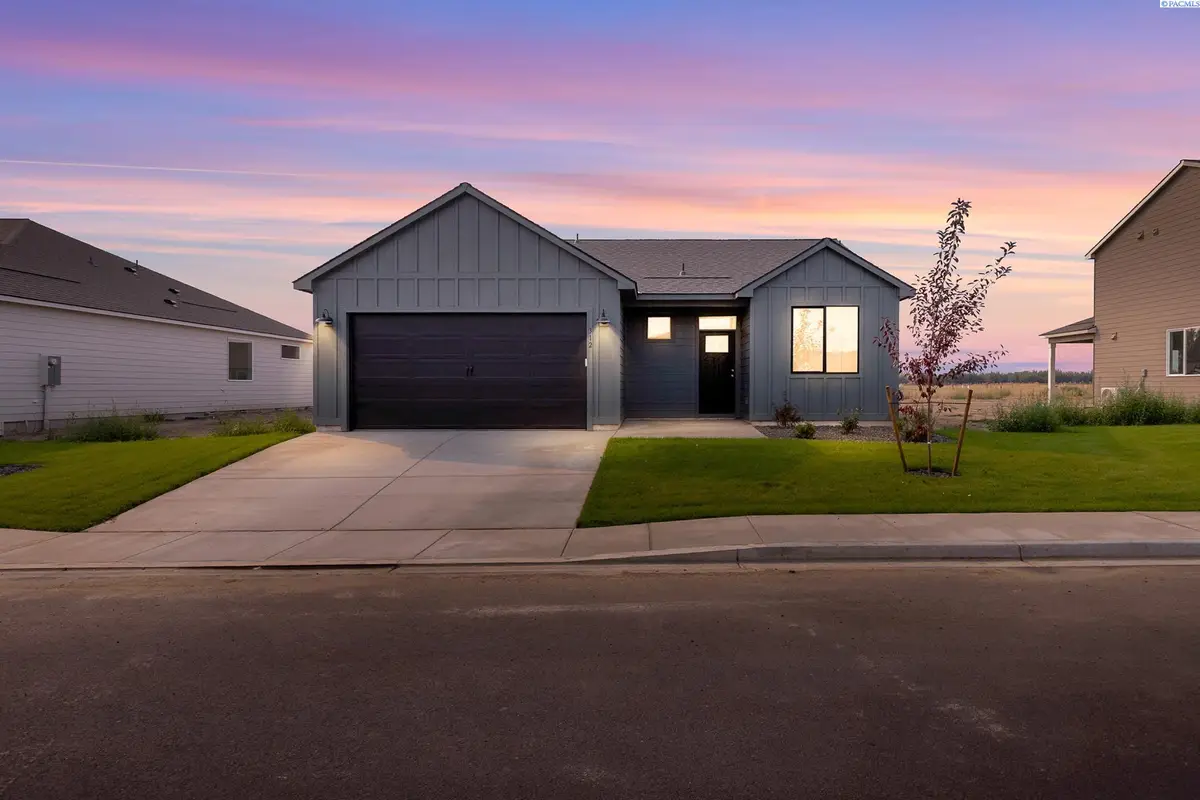 312 Amberly Ave, Grandview, WA 98930 - Image #1