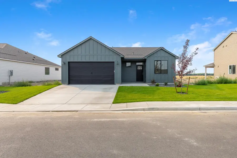 312 Amberly Ave, Grandview, WA 98930 - Image #2