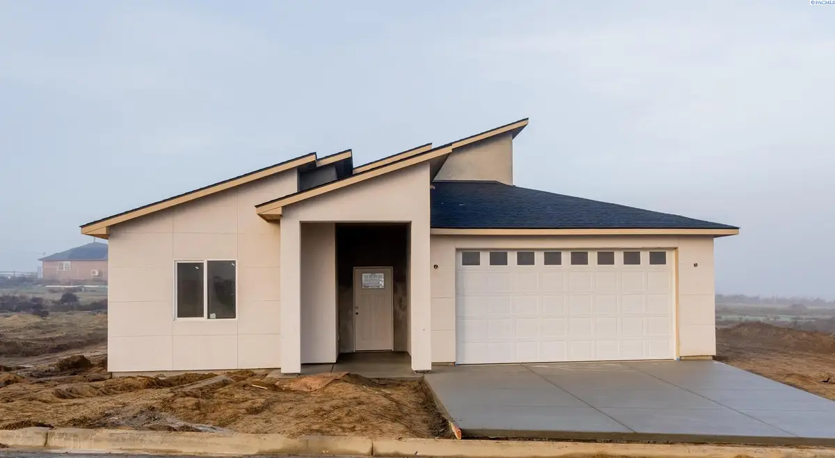 405 Hogan St, Sunnyside, WA 98944 - Image #1