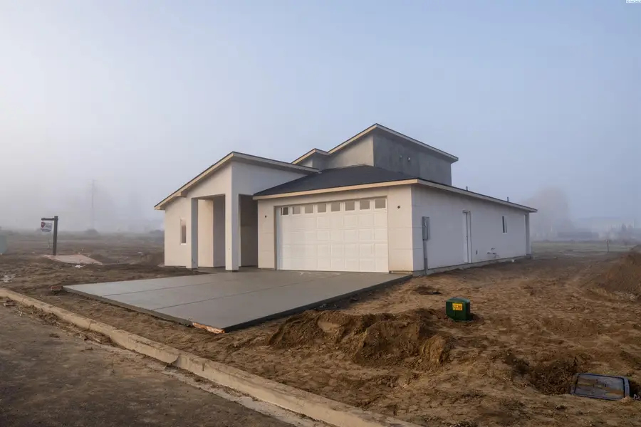 405 Hogan St, Sunnyside, WA 98944 - Image #2