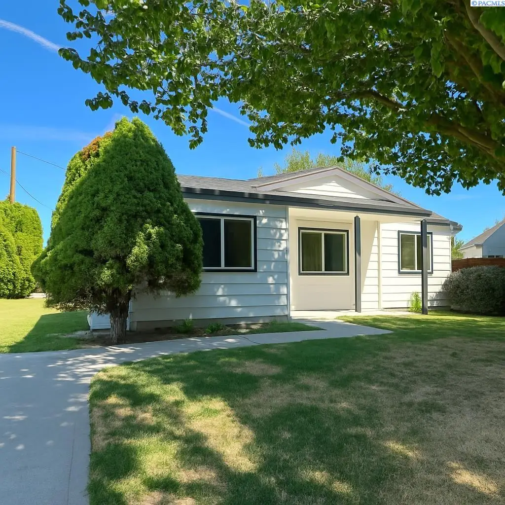 114 W Blvd, Granger, WA 98932 - Image #1