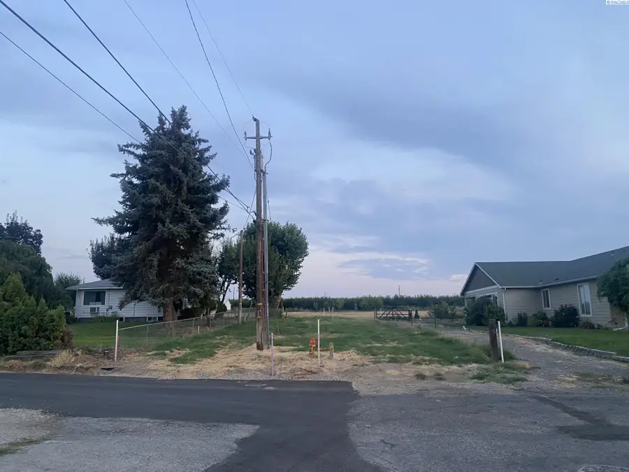 NKA W King St Lot B, Grandview, WA 98930 - Image #2