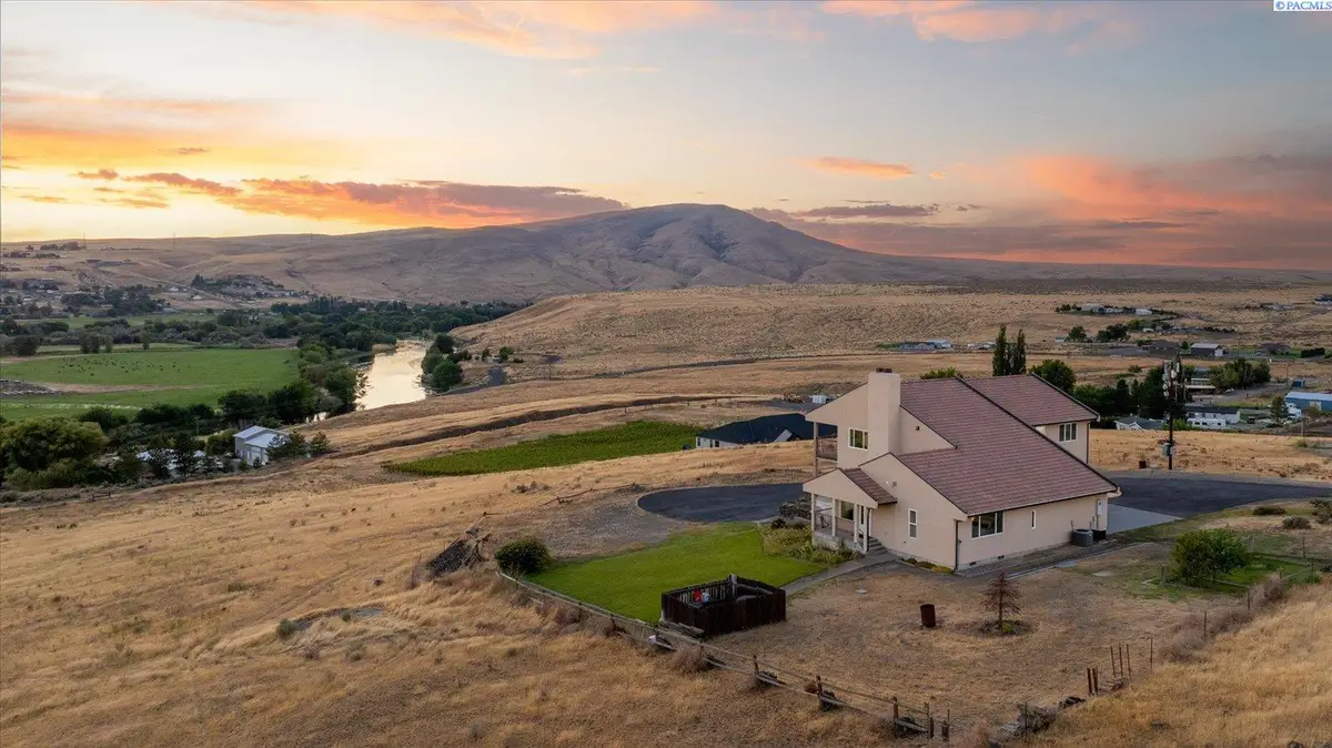 16132 E Love Ln, Benton City, WA 99320 - Image #1