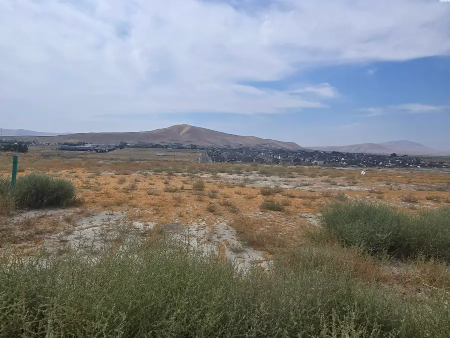 1061 Thebes St, #10, West Richland, WA 99353 - Image #2