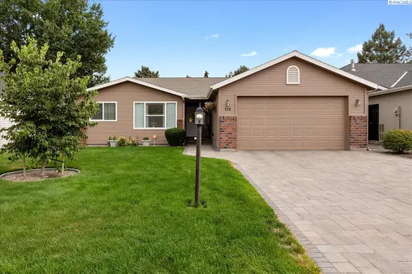 119 Bellerive Lane, Pasco, WA 99301