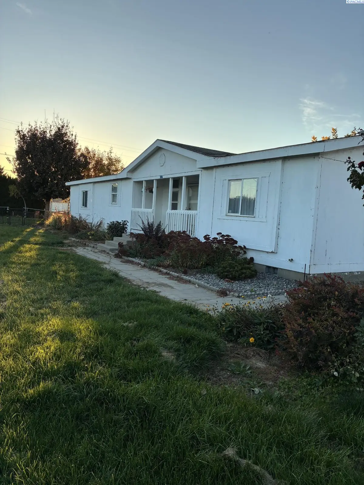 605 Dean Avenue, Granger, WA 98932 - Image #1