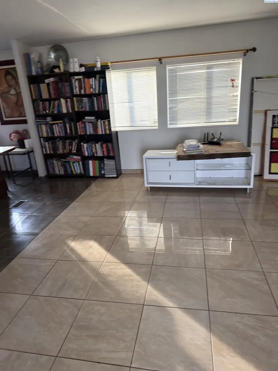 605 Dean Avenue, Granger, WA 98932 - Image #3