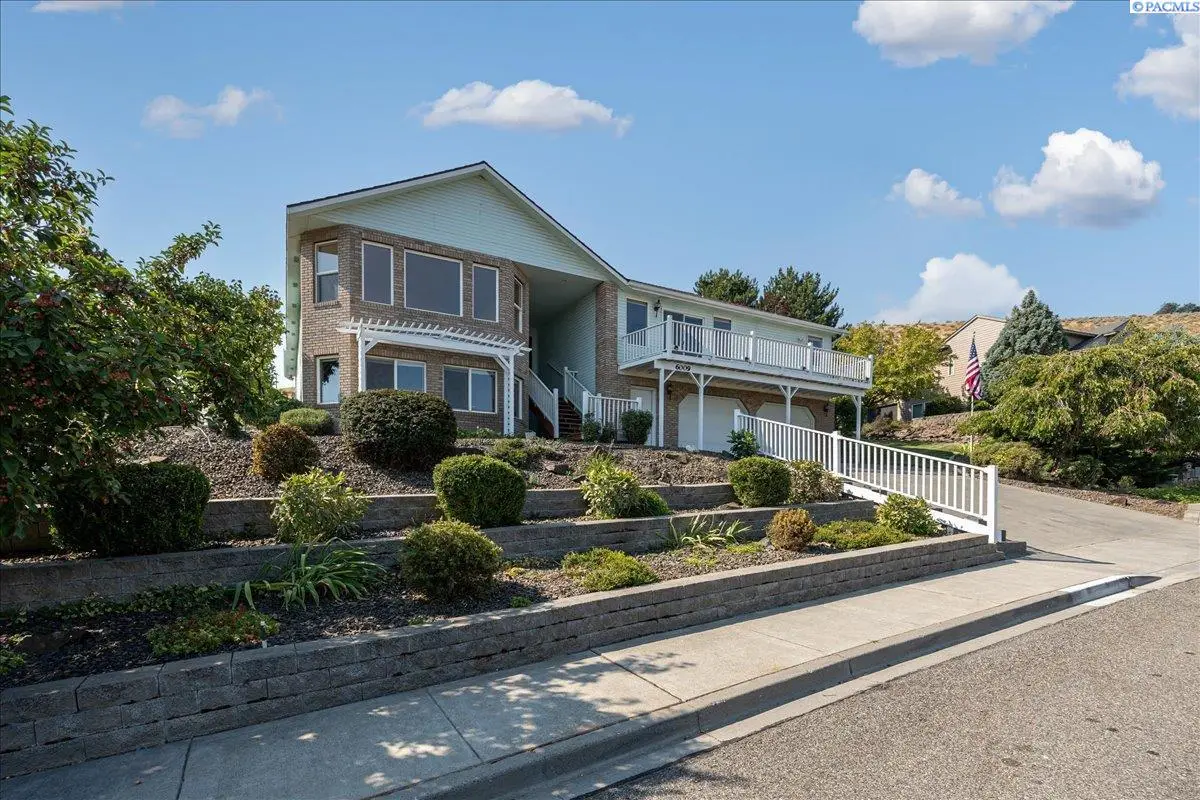 6009 W 26th Ave, Kennewick, WA 99338 - Image #1