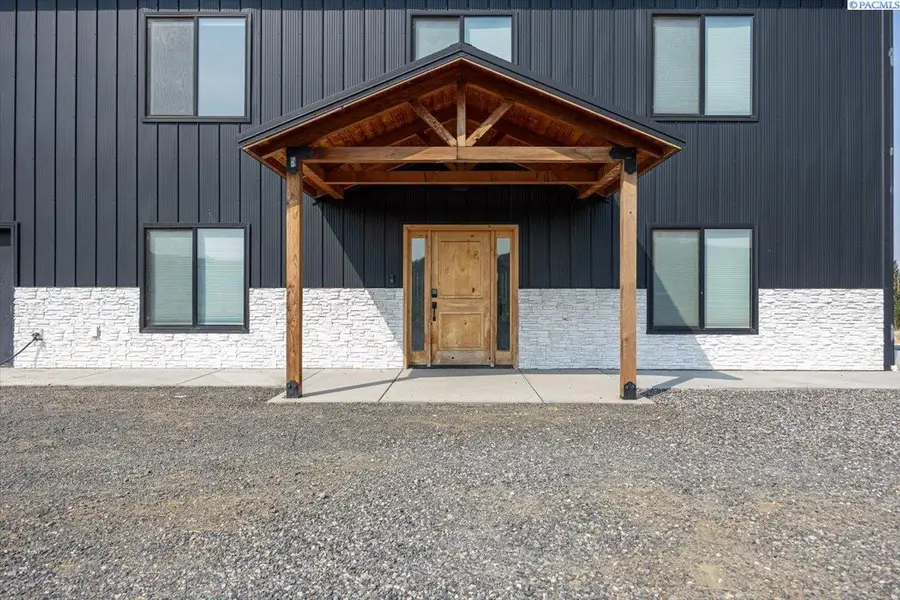 246614 E Hover Rd, Kennewick, WA 99337 - Image #2