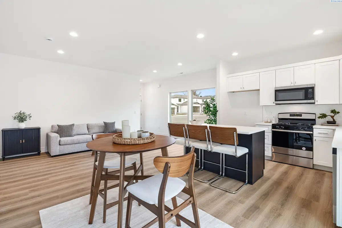 1074 S Underwood Pl, Kennewick, WA 99337 - Image #1