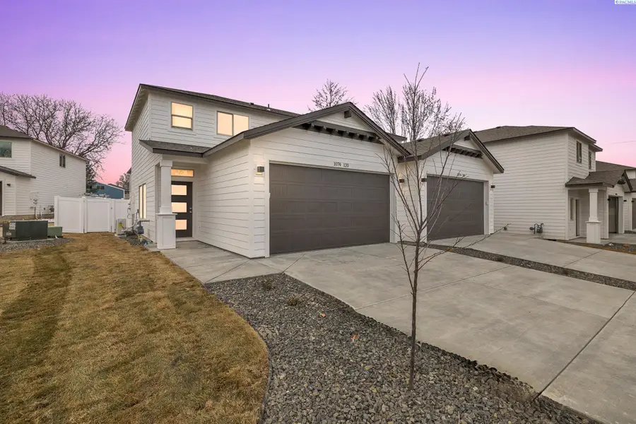 1074 S Underwood Pl, Kennewick, WA 99337 - Image #2