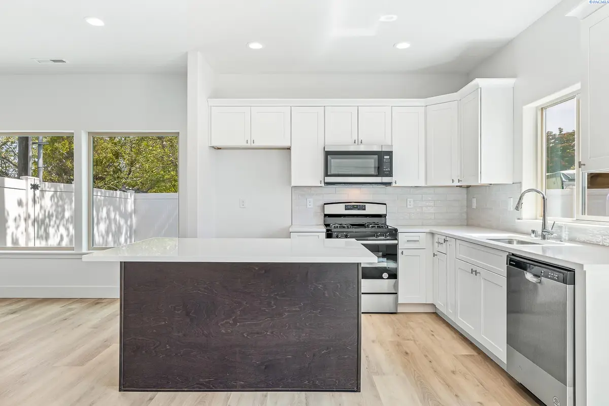 1075 S Underwood Pl, Kennewick, WA 99337 - Image #1