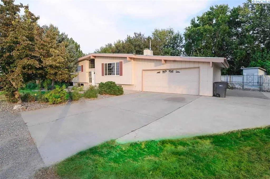 106 E 36th Ave, Kennewick, WA 99337 - Image #1