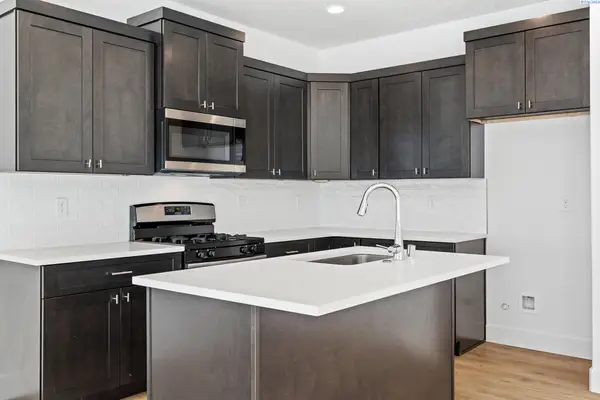 1140 S Underwood Pl, Kennewick, WA 99337