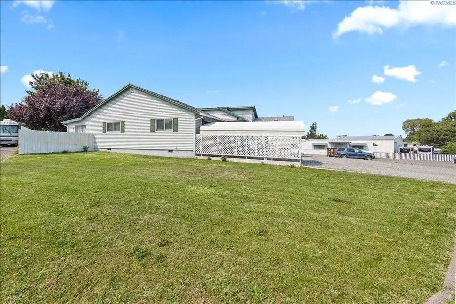 1716 S Huntington Pl, Kennewick, WA 99337-2323 - Image #3