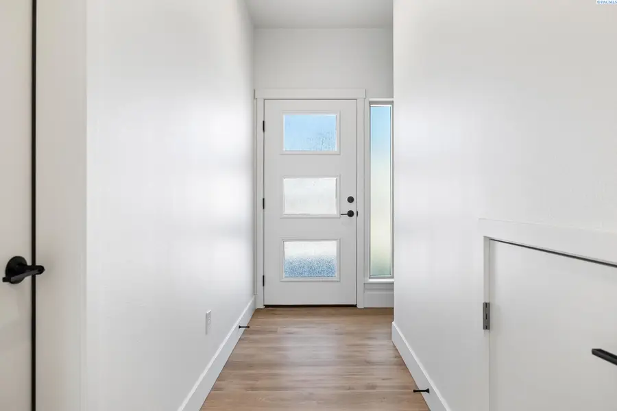 1096 S Underwood Pl, Kennewick, WA 99337 - Image #3