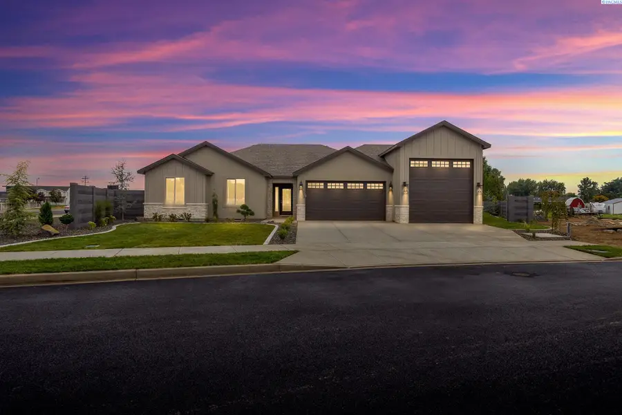 10004 Redbud Dr, Pasco, WA 99301 - Image #2