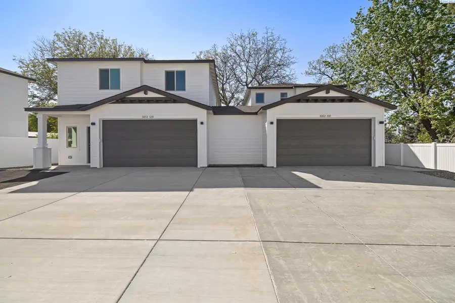 1052 S Underwood Pl, Kennewick, WA 99337 - Image #2