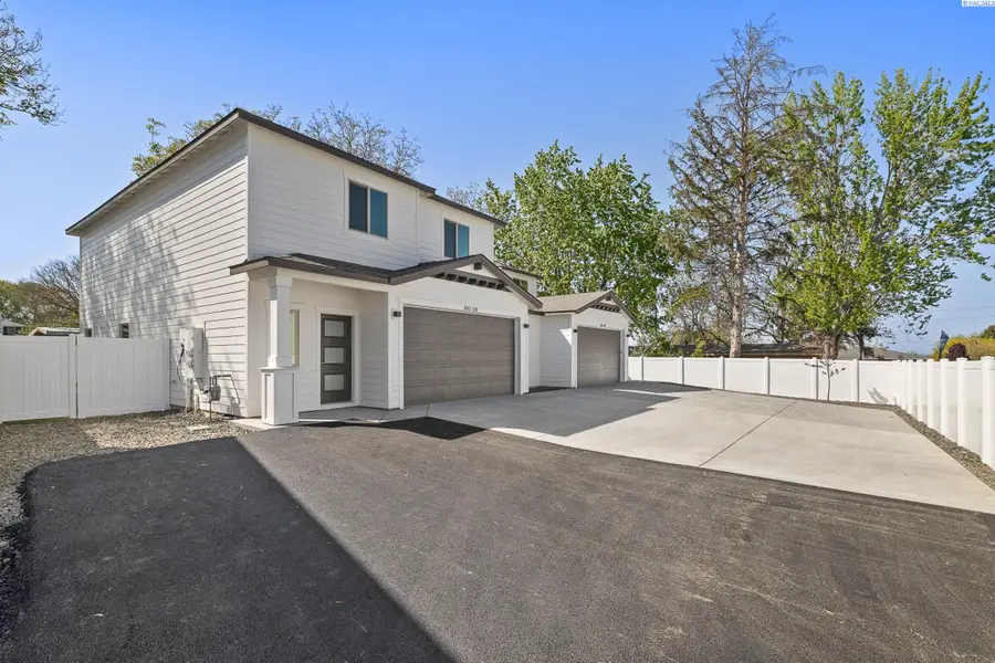 1052 S Underwood Pl, Kennewick, WA 99337 - Image #3