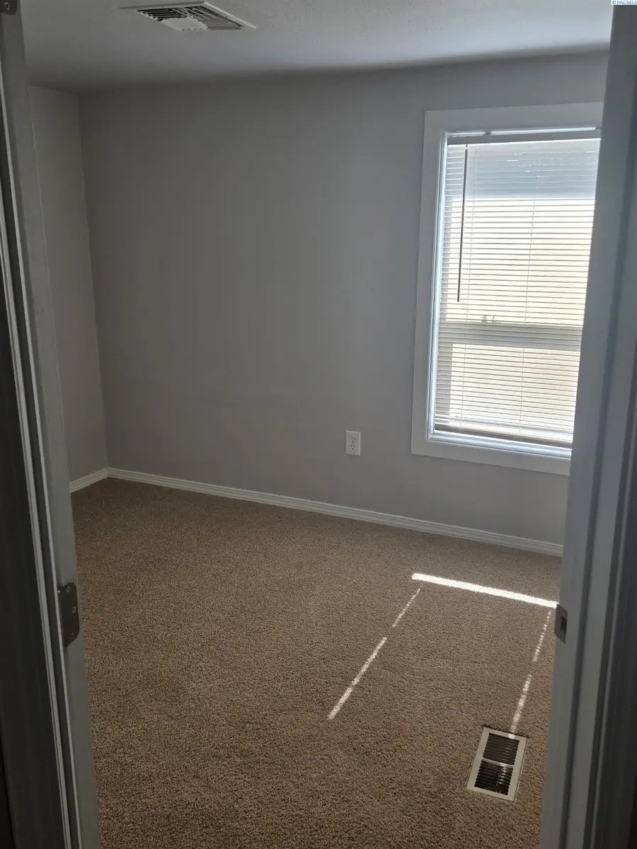 1503 W 4th Pl, Kennewick, WA 99336 - Image #3