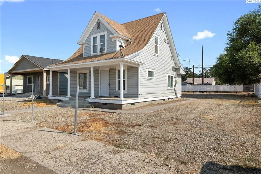 318 N 3 Ave, Mabton, WA 98935 - Image #2