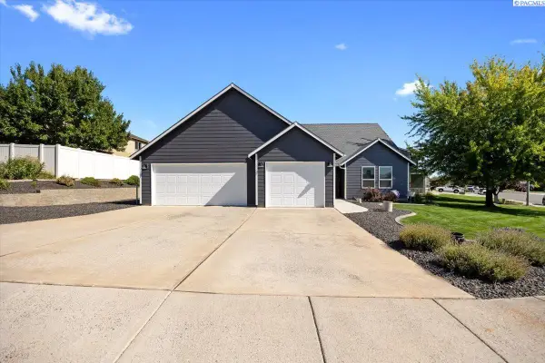 5600 Kirkwood Ln, West Richland, WA 99353