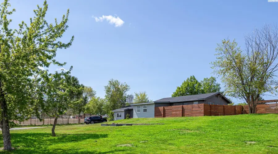 39304 N Olson Pr Nw, Benton City, WA 99320 - Image #2