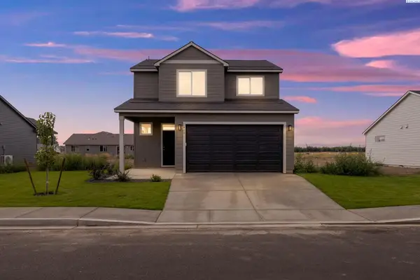 400 Amberly Ave, Grandview, WA 99352