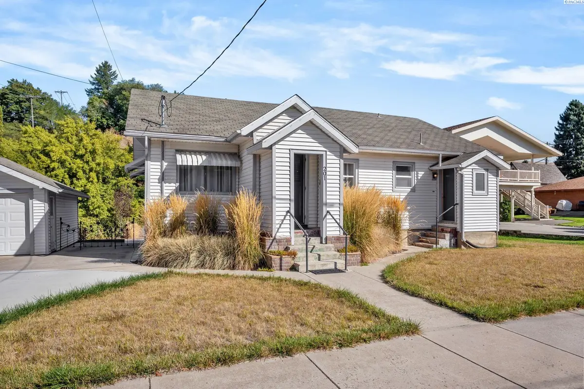 201 E Cooper St, Colfax, WA 99111 - #1