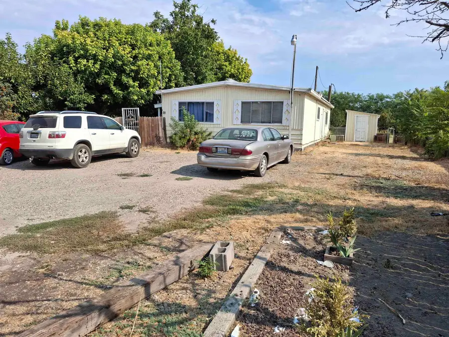 321 W Blvd South, Granger, WA 98932 - Image #2