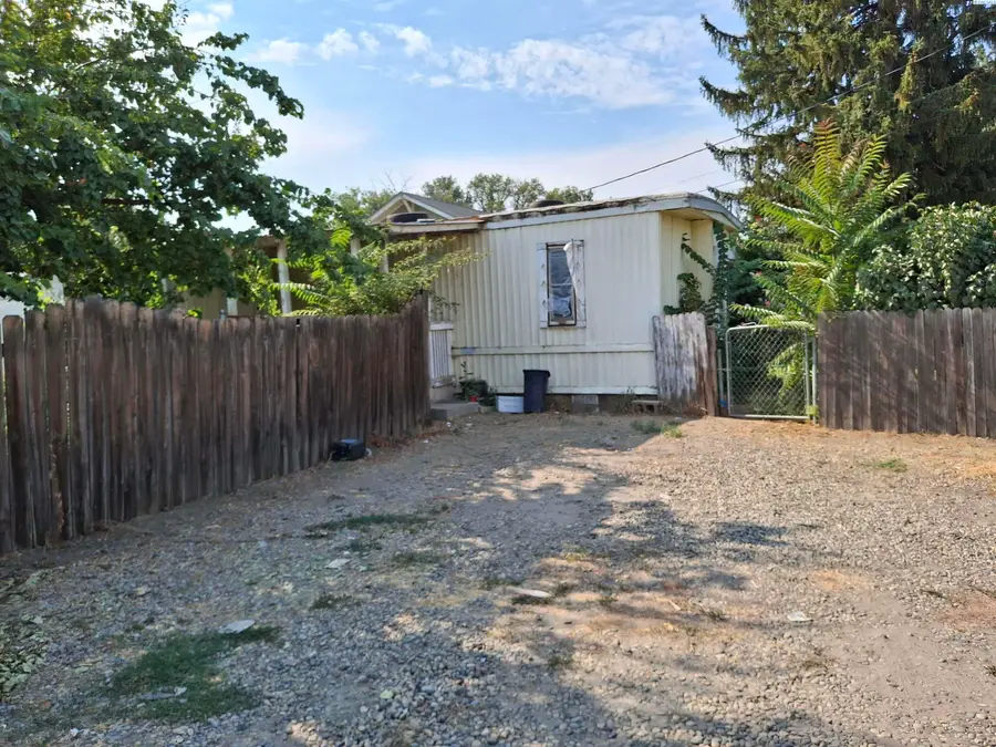 321 W Blvd South, Granger, WA 98932 - Image #3