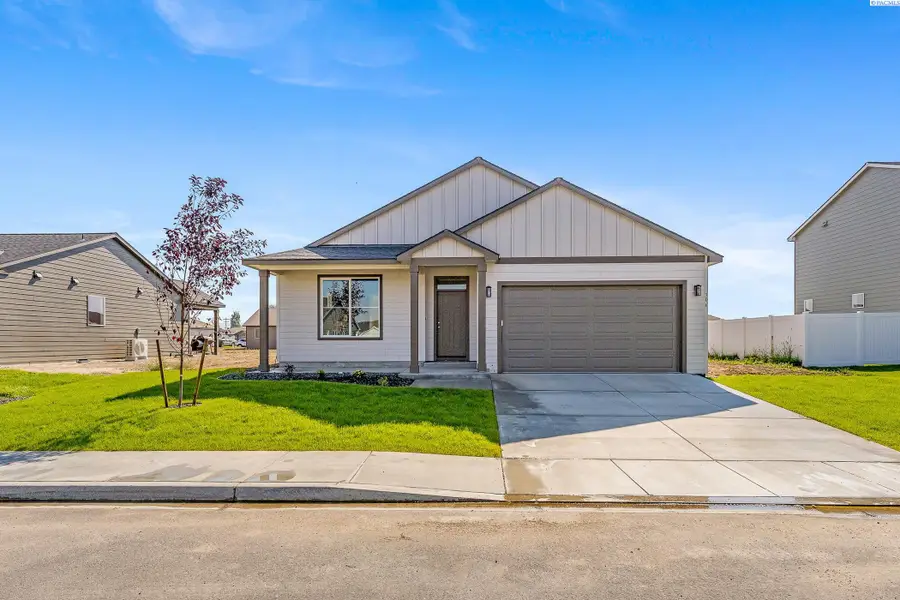 306 Amberly Ave, Grandview, WA 98930 - Image #2